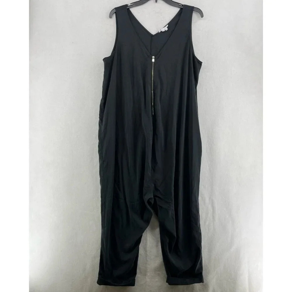 Ingrid & Isabel Maternity Jumpsuit Women's Sz M Black V-Neck Zip Front Stretch